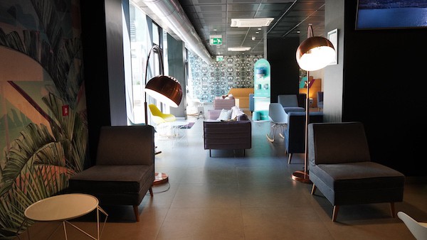 A dimly lit seating area showing many modern looking lamps and couches on which students in Tor Vergata can sit and study